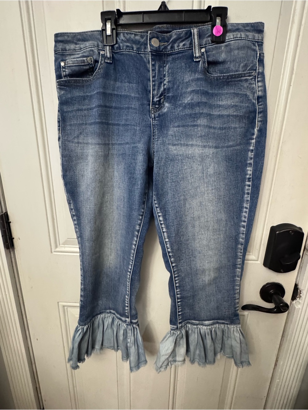 Women's Versona  Ruffled Hem Cropped Denim Jeans size 31/12